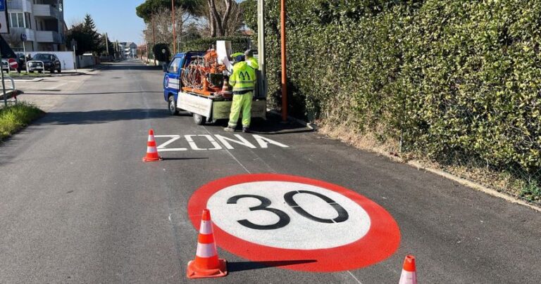 A Cesena importanti interventi di rifacimento della segnaletica orizzontale e verticale