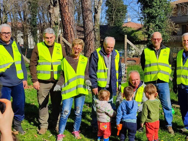 Meldola: l’impegno dei Maestri del Lavoro per la cura del “Giardino delle Stagioni” e degli spazi verdi del Nido d’Infanzia “Il Pulcino”