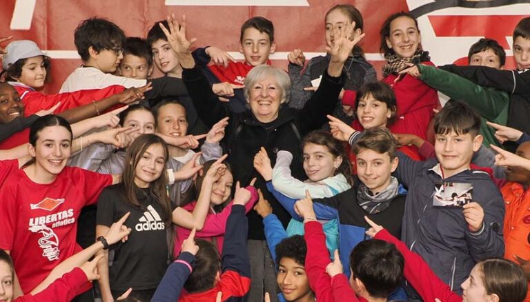 Sara Simeoni a Forlì (2) giornata in pista con gli atleti della Libertas