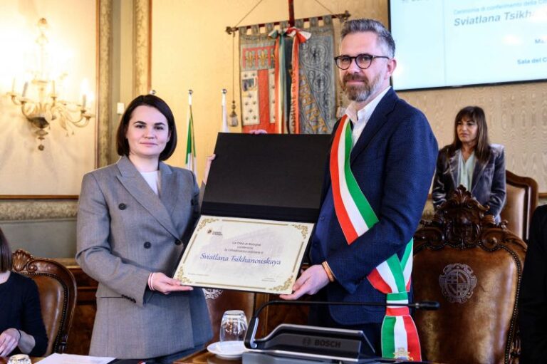 Bologna, conferita la cittadinanza onoraria all’attivista bielorussa Sviatlana Tsikhanouskaya