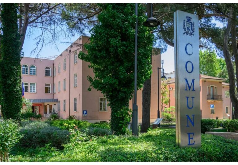 Comune di Riccione revoca la cittadinanza onoraria a Benito Mussolini