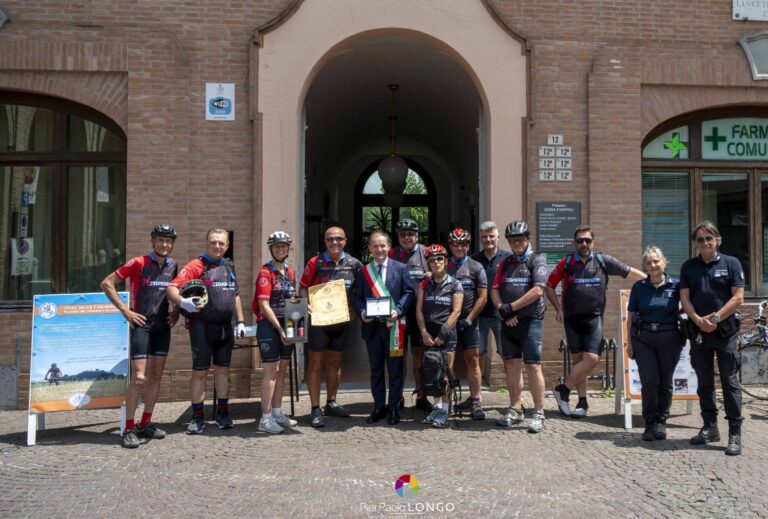 Meldola. Il Sindaco accoglie in Piazza i “Messaggeri della Ricerca”