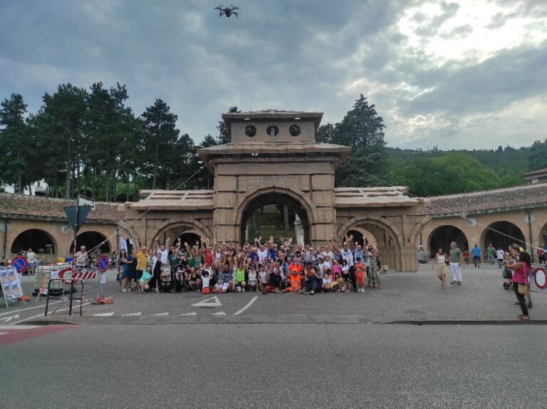 Centenario di Predappio: grande festa per l’edificazione della monumentale opera di cartone