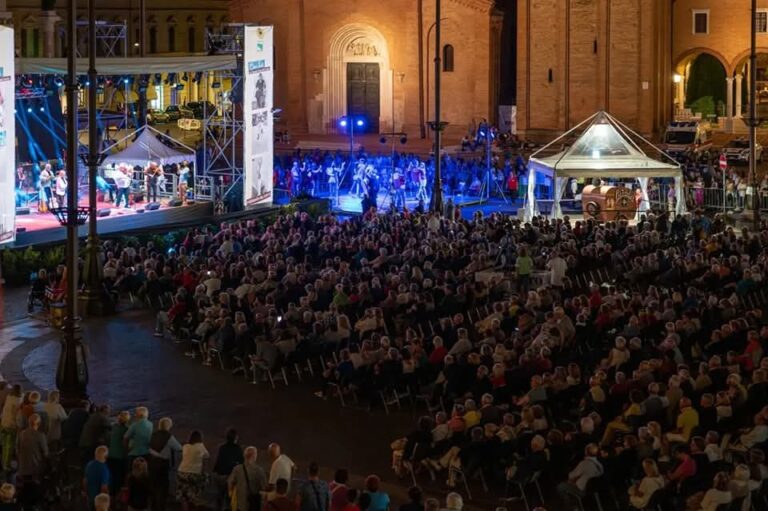 Torna ‘Cara Forlì. La Grande Festa del Liscio’. Presentato il programma della V edizione