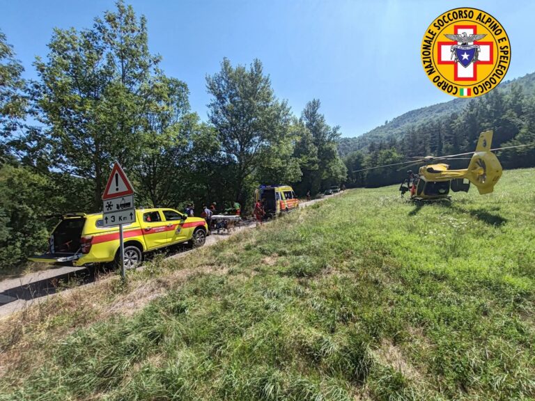 Concluso l’intervento di recupero di un biker precipitato per circa 7 metri in una scarpata