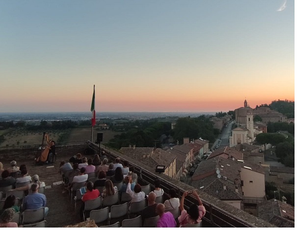 “Sagge sono le Muse”: al Castello malatestiano di Longiano il secondo concerto all’alba dell’estate 2025