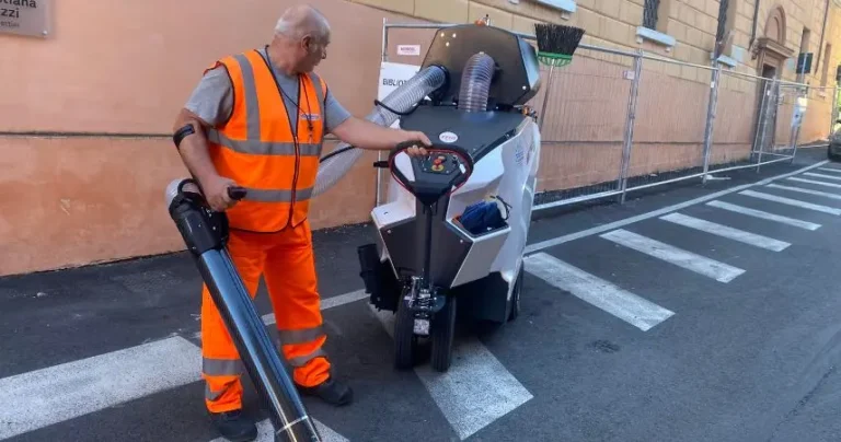 Cesena, centro storico più pulito con una nuova macchina elettrica per una pulizia urbana al dettaglio