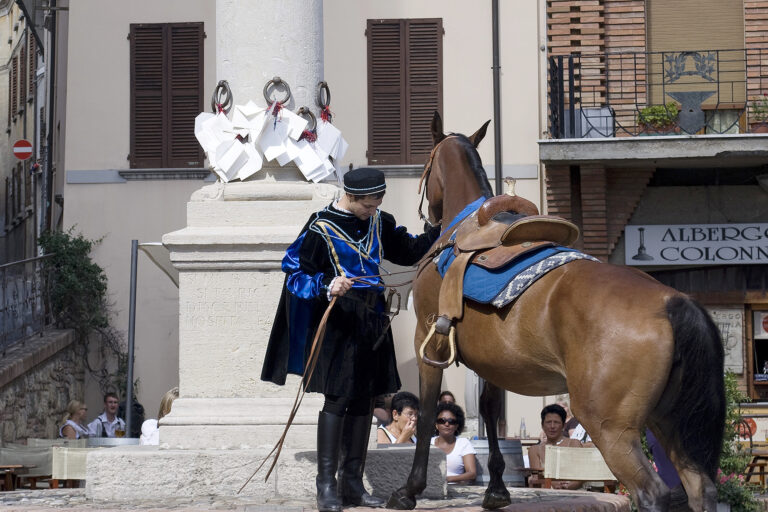 Bertinoro celebra il Rito dell’Ospitalità rendendo omaggio all’anniversario della Liberazione