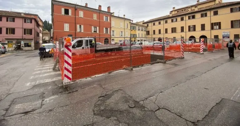 Cesena, lunedì al via i lavori alla pavimentazione di piazza Aguselli