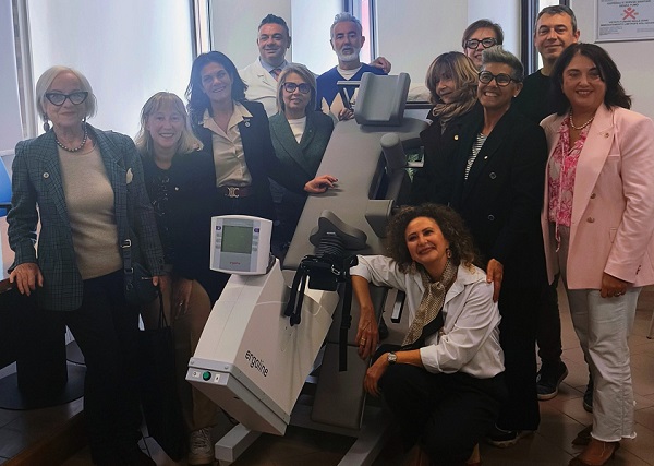 Il Club Inner Wheel Riccione-Valconca dona un letto cicloergometro alla Cardiologia dell’Ospedale “Ceccarini”