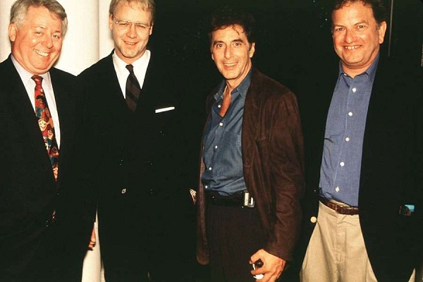 jeffrey-wigand è il primo a sinistra nella foto