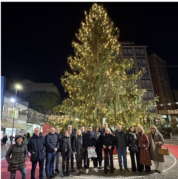 Acceso il Natale di Cattolica tra Serra dei Sogni, Chalet taste, Pista di ghiaccio, Ruota panoramica e Grande Presepe