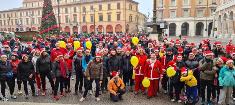 Forlì, torna la Camminata dei Babbo Natale, nona edizione con  l’ex campionessa di pugilato Simona Galassi   