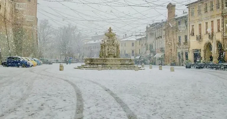 Neve a Cesena, il Comune raccomanda di limitare gli spostamenti allo stretto necessario