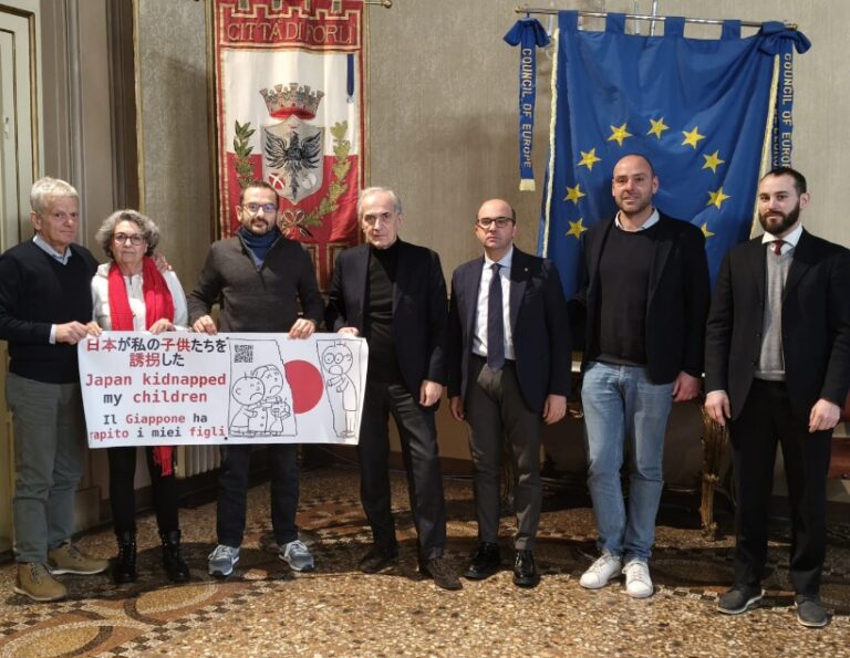 Forlì, l’appello di Michele ricevuto in Municipio. La moglie è tornata in Giappone con i figli