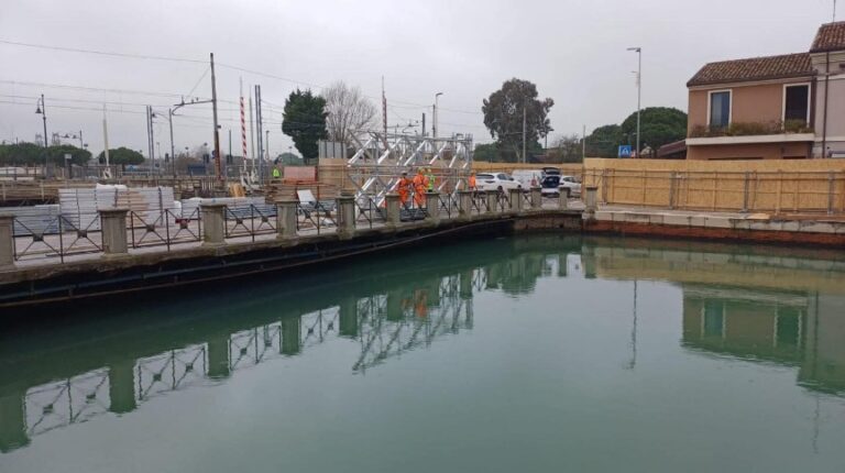 Cesenatico, demolizione e ricostruzione del Ponte del Gatto: allestito il cantiere