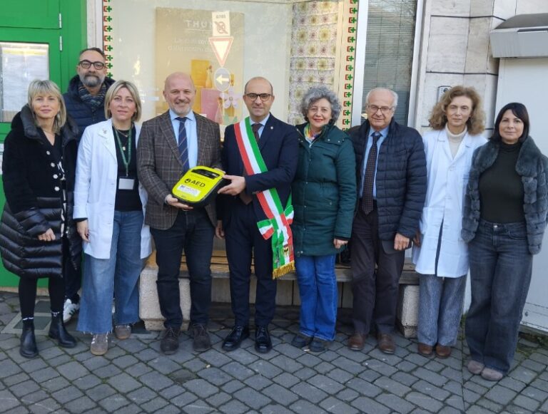 Forlì. Salute e prevenzione: un nuovo defibrillatore alla Farmacia Comunale Risorgimento