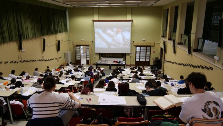 Forlì, al liceo Classico la prova del Concorso di traduzione dal latino Tebaldo Fabbri rivolto ai Licei della Romagna 