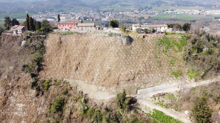 Post alluvione, a Roversano (Cesena) consolidato il pendio colpito da una frana e danneggiato dal maltempo
