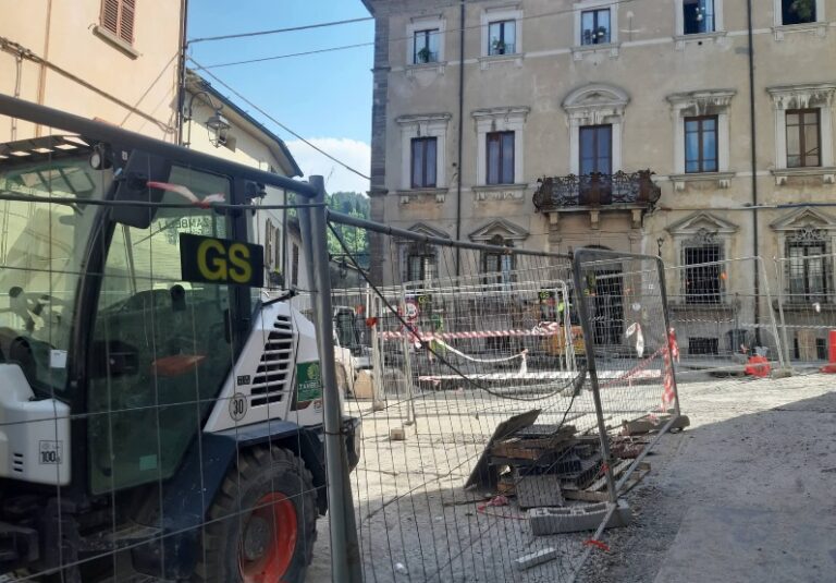 Modigliana, entra nel vivo la riqualificazione delle piazza del centro storico