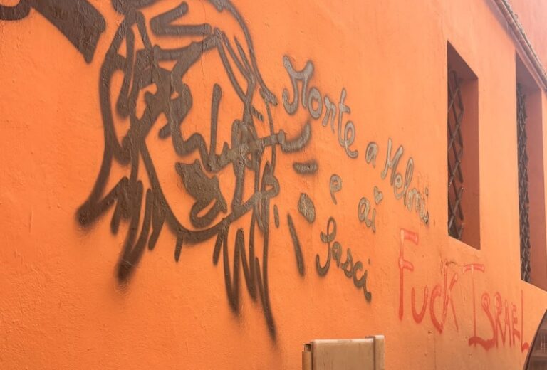 Scritte contro Giorgia Meloni, a Bologna perquisizione della Polizia in abitazione di un presunto autore